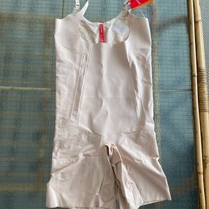 NWT Spanx Oncore Open-Bust Mid-Thigh Bodysuit M